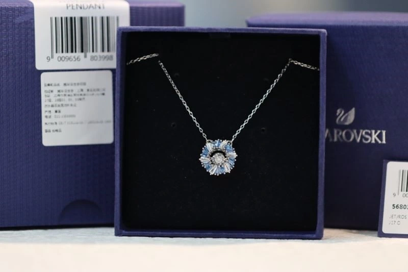 Cozy Swarovski Necklaces 251845