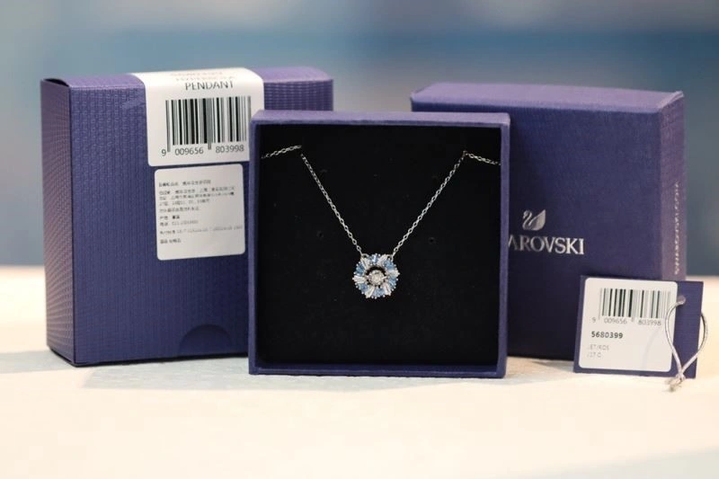 Cozy Swarovski Necklaces 251845