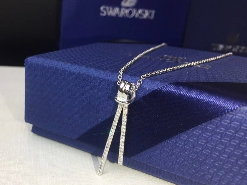 Versatile Swarovski Necklaces 251838