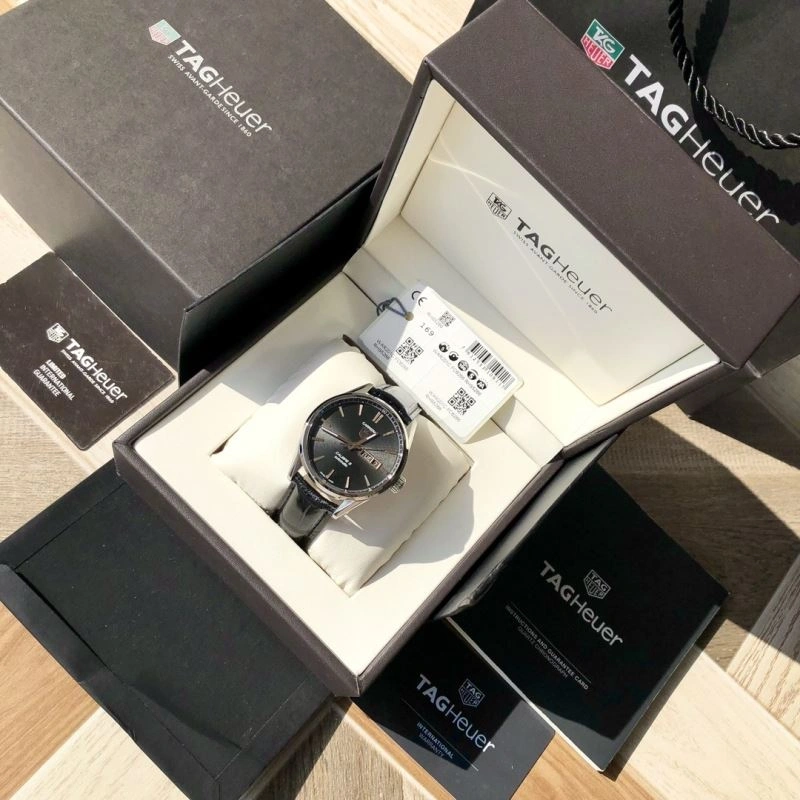 Sporty TAG HEUER Watches 203482