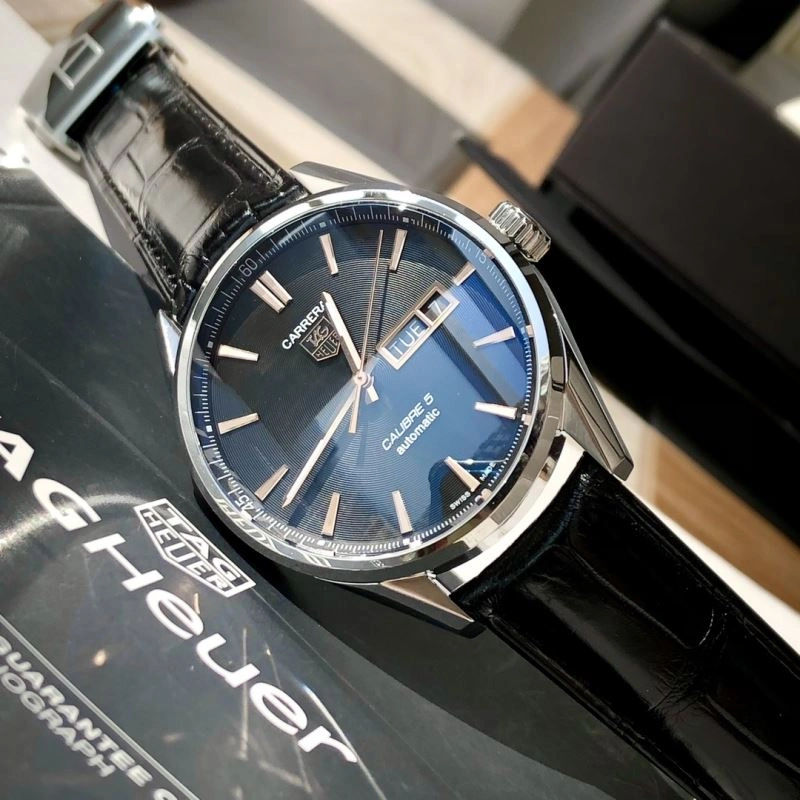 Sporty TAG HEUER Watches 203482