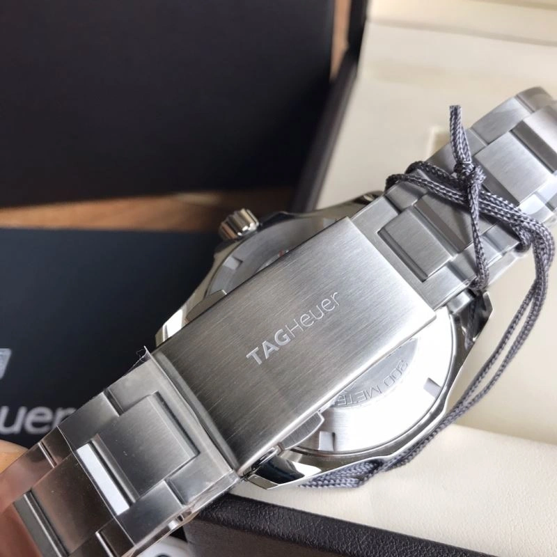Sleek TAG HEUER Watches 203209