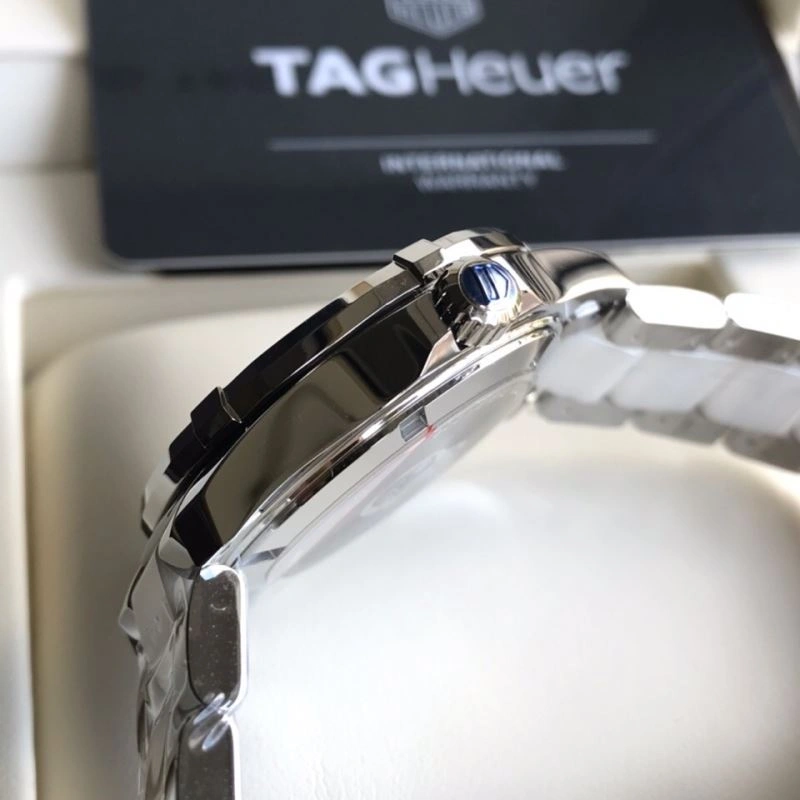 Versatile TAG HEUER Watches 203155
