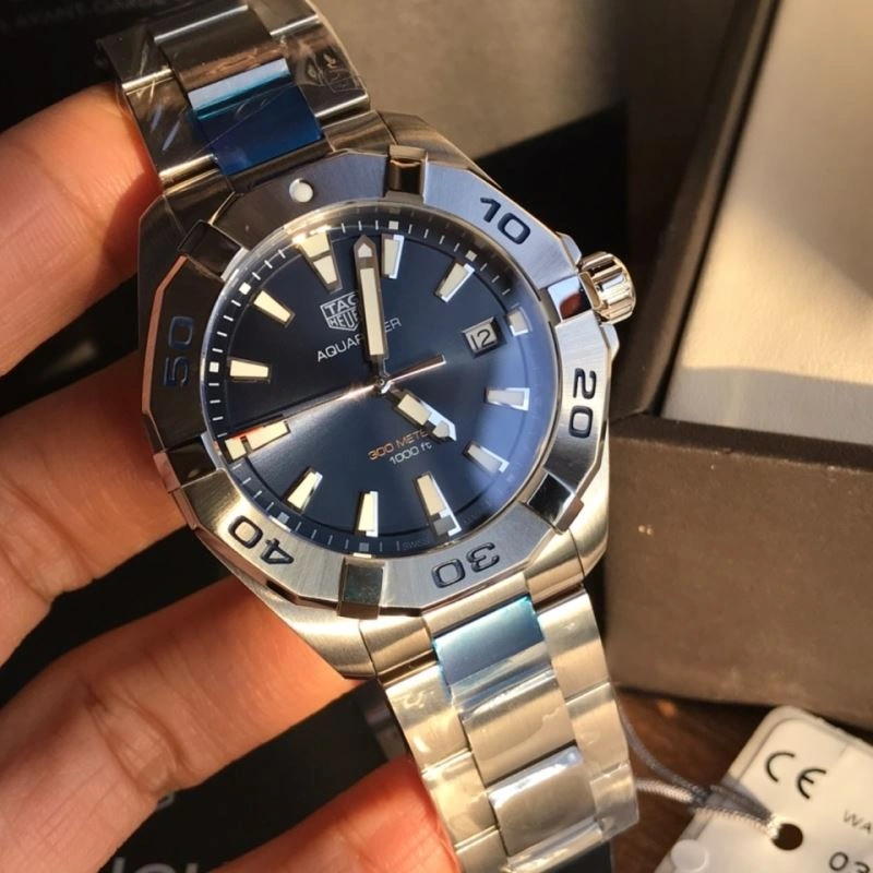 Sporty TAG HEUER Watches 203060
