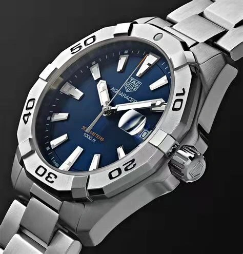 Sporty TAG HEUER Watches 203060