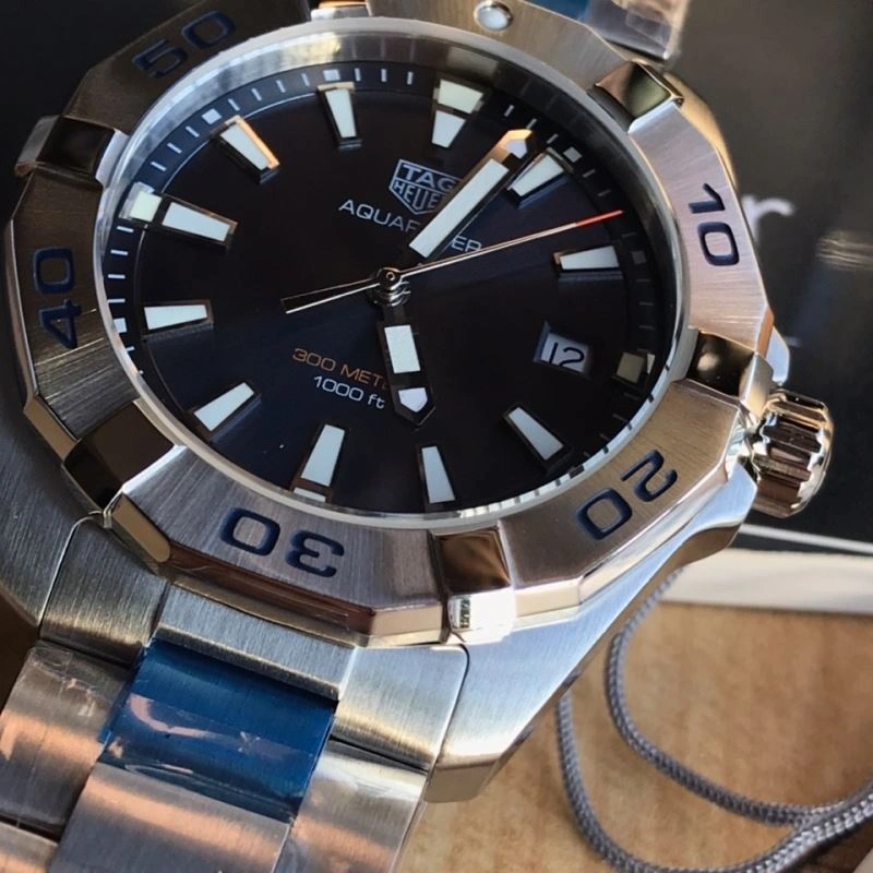 Sporty TAG HEUER Watches 203060