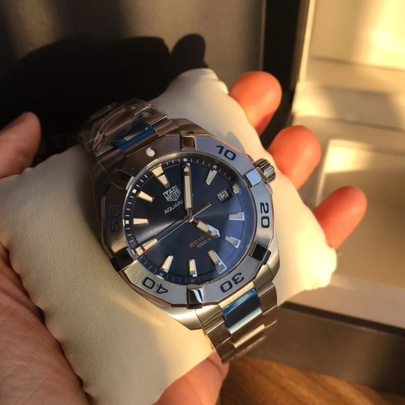 Sporty TAG HEUER Watches 203060