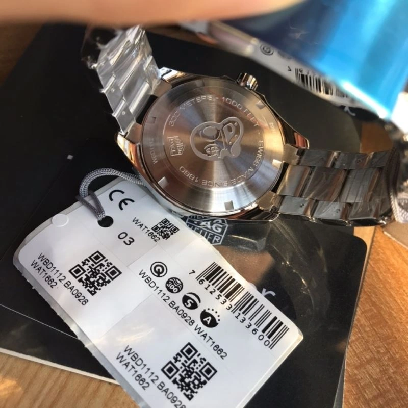 Sporty TAG HEUER Watches 203060