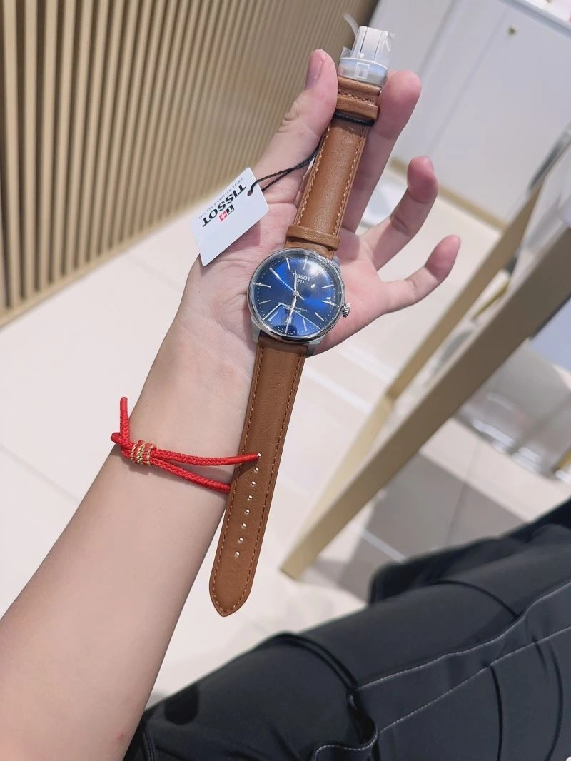 Sporty TISSOT Watches 203582