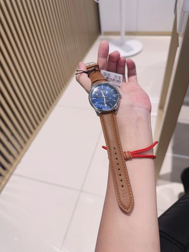 Sporty TISSOT Watches 203582