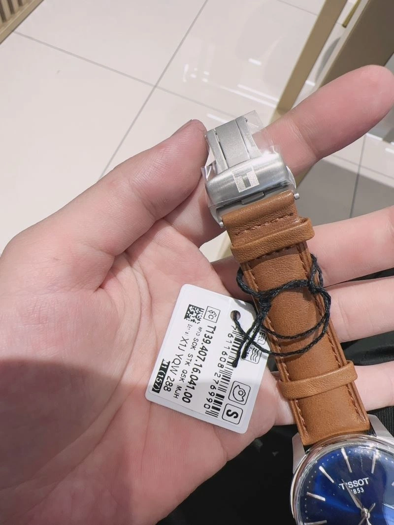 Sporty TISSOT Watches 203582