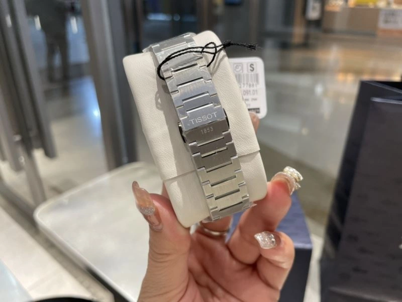 Minimalist TISSOT Watches 203791