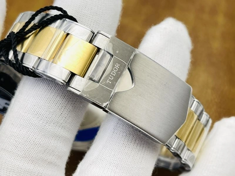 Versatile TUDOR Watches 204214