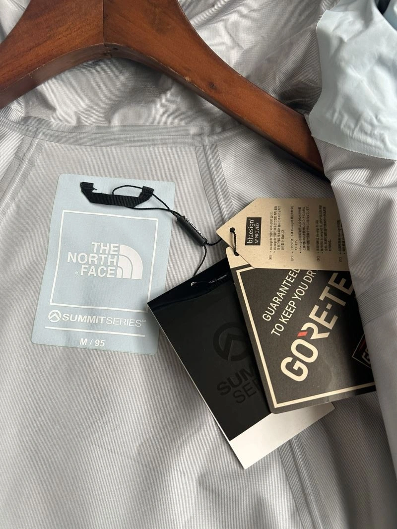 OdorResistant The North Face Outwear 173045