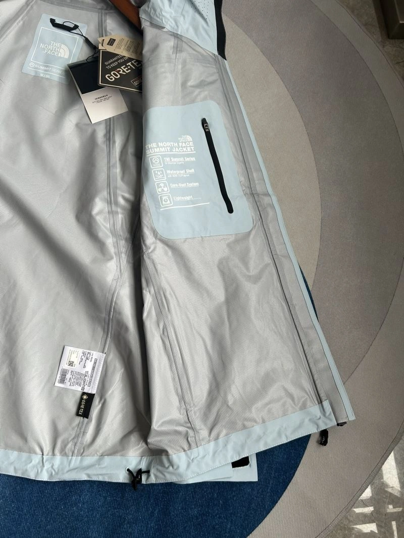 OdorResistant The North Face Outwear 173045