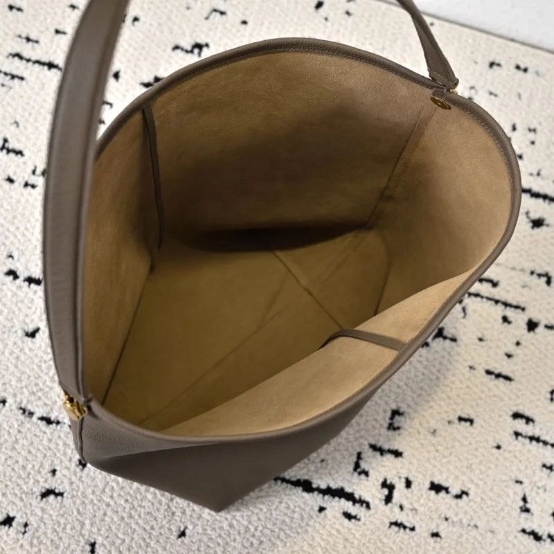 WellDesigned The Row Bucket Bags 45600
