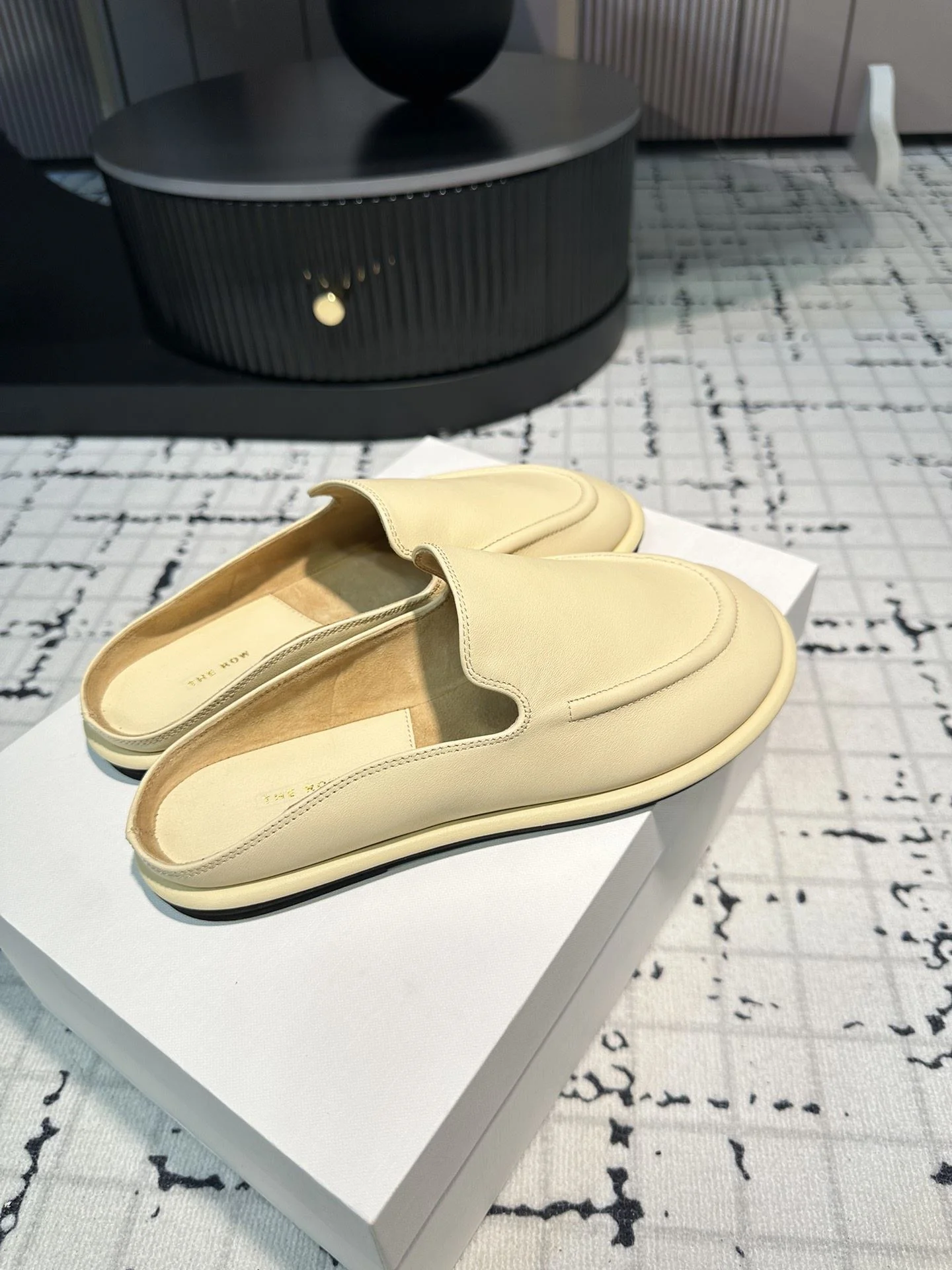 WellDesigned The Row Sandals 7252