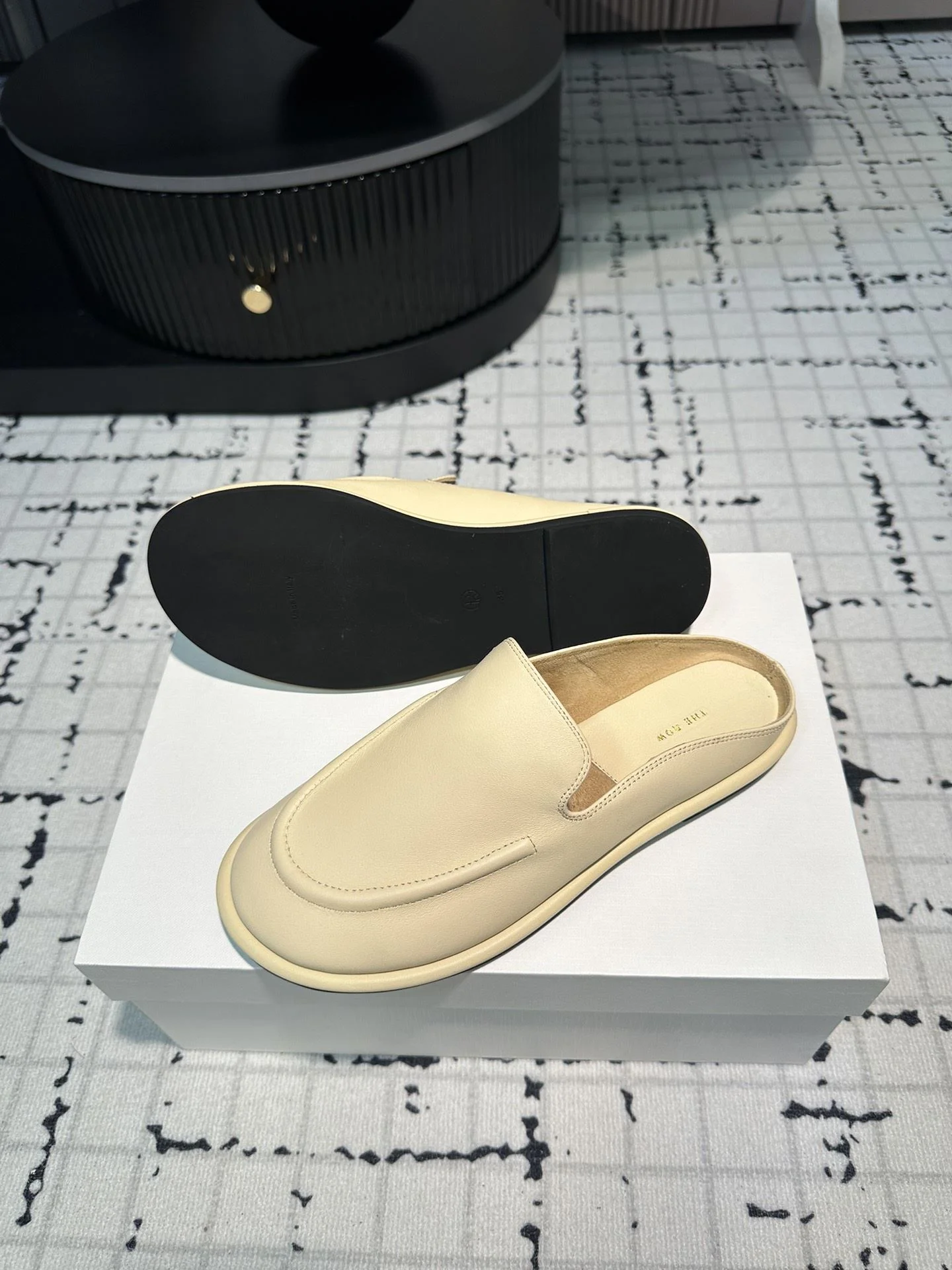 WellDesigned The Row Sandals 7252