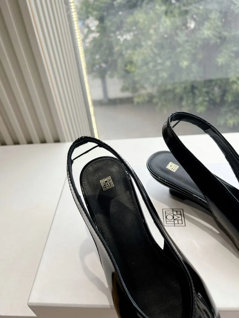 The Row Sandals Sleek 8881