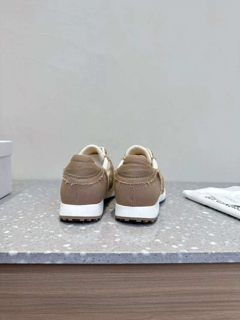 The Row Shoes FastDry 7210