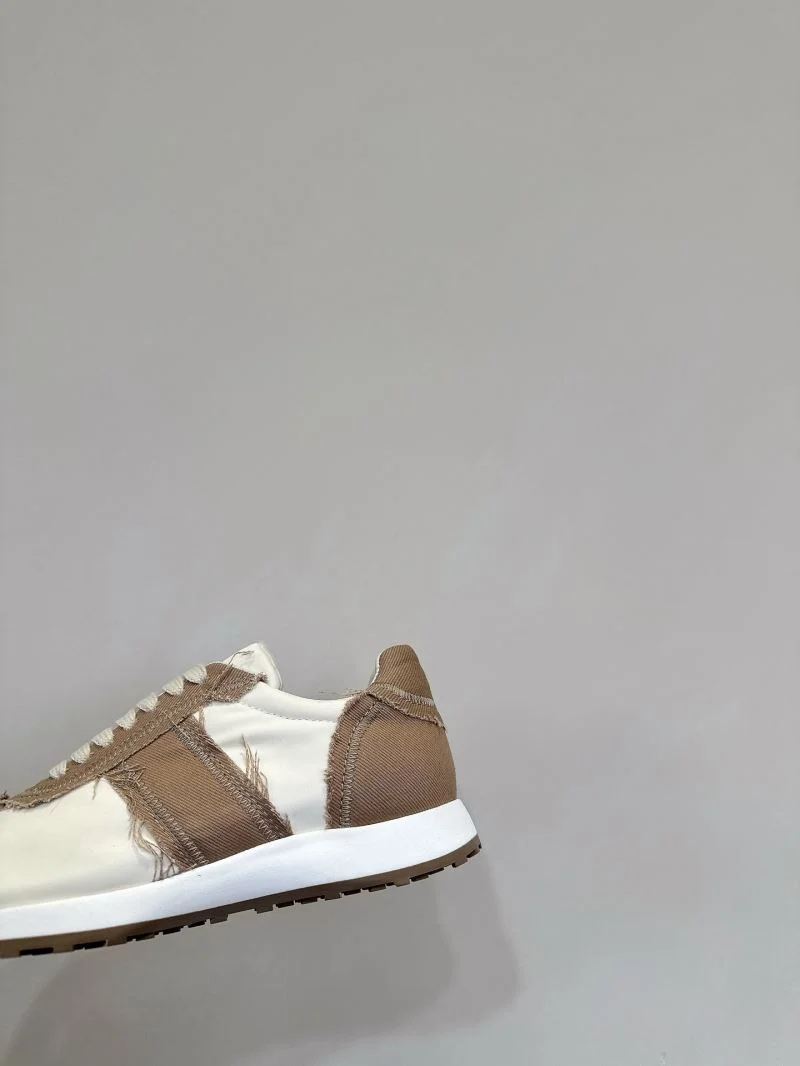 The Row Shoes FastDry 7210