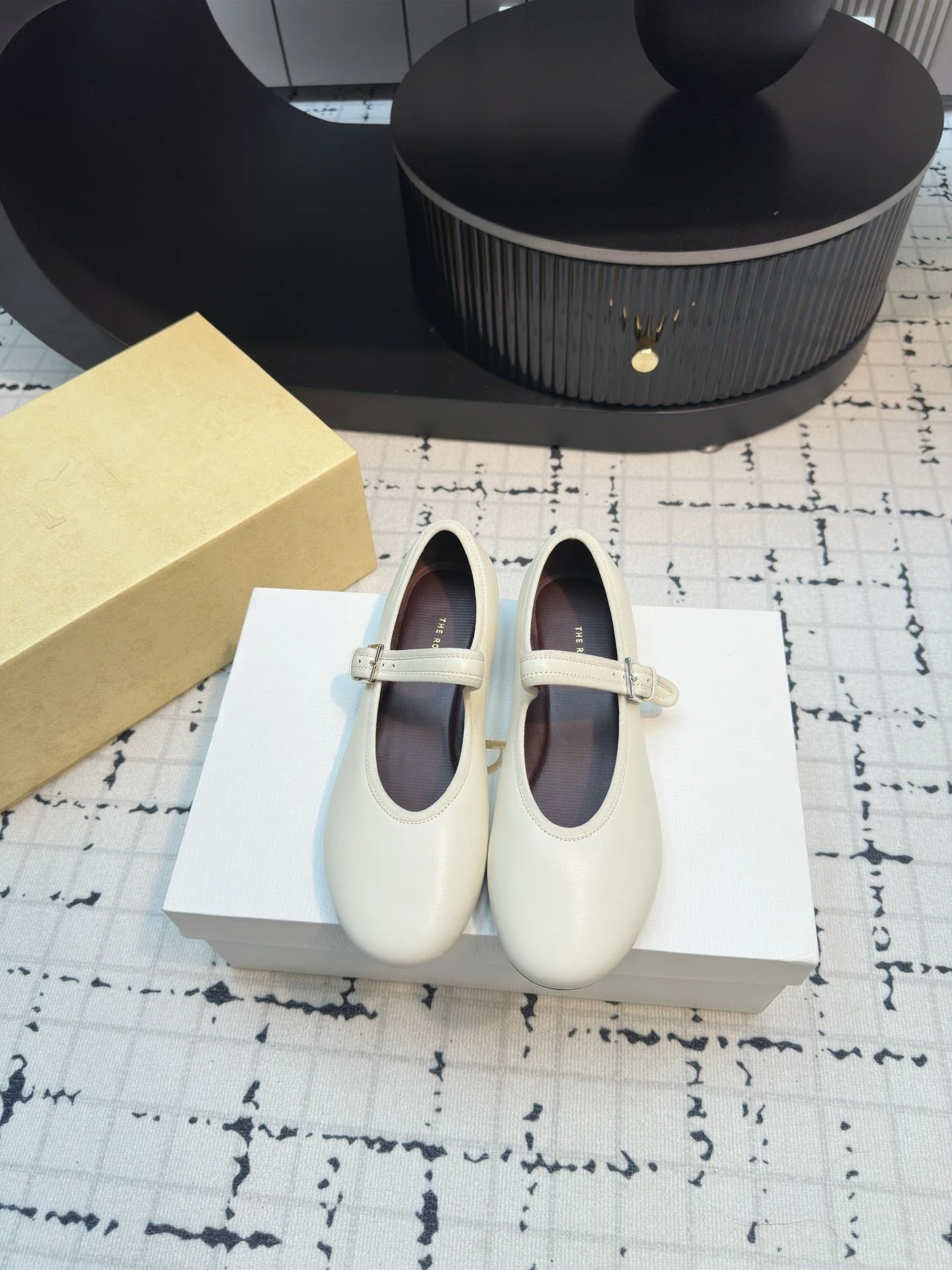 WellDesigned The Row Shoes 7179