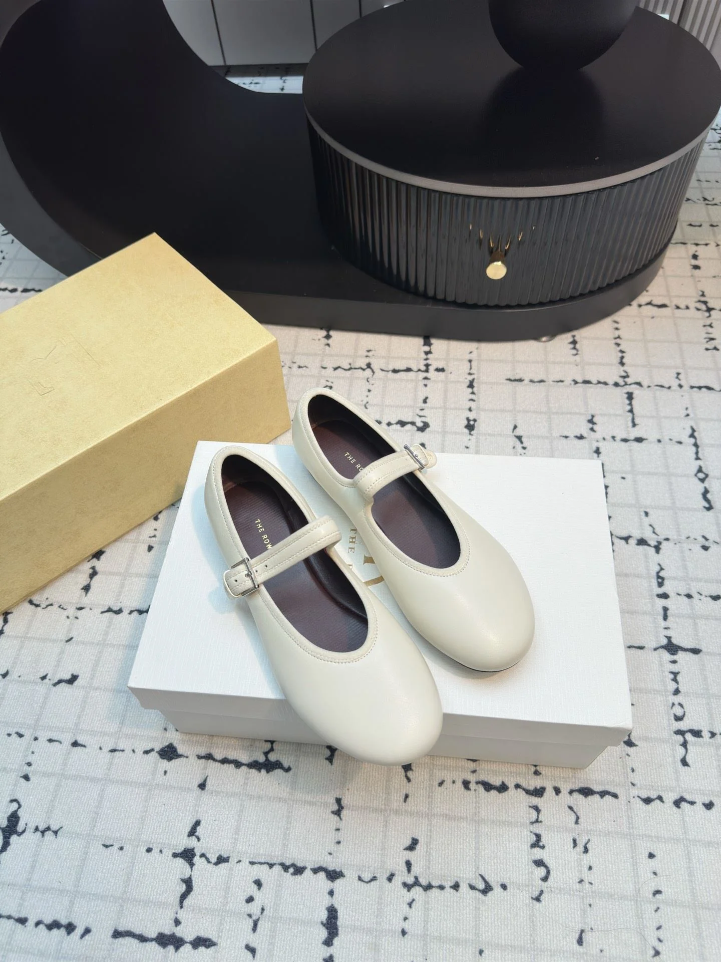 WellDesigned The Row Shoes 7179
