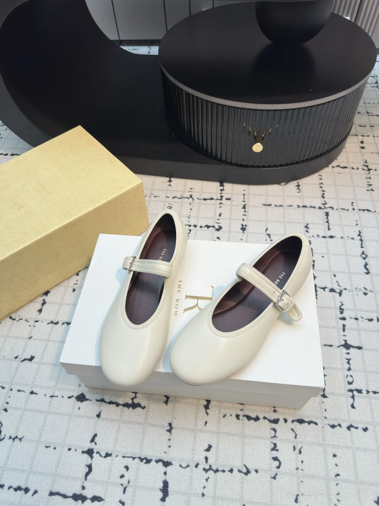 WellDesigned The Row Shoes 7179