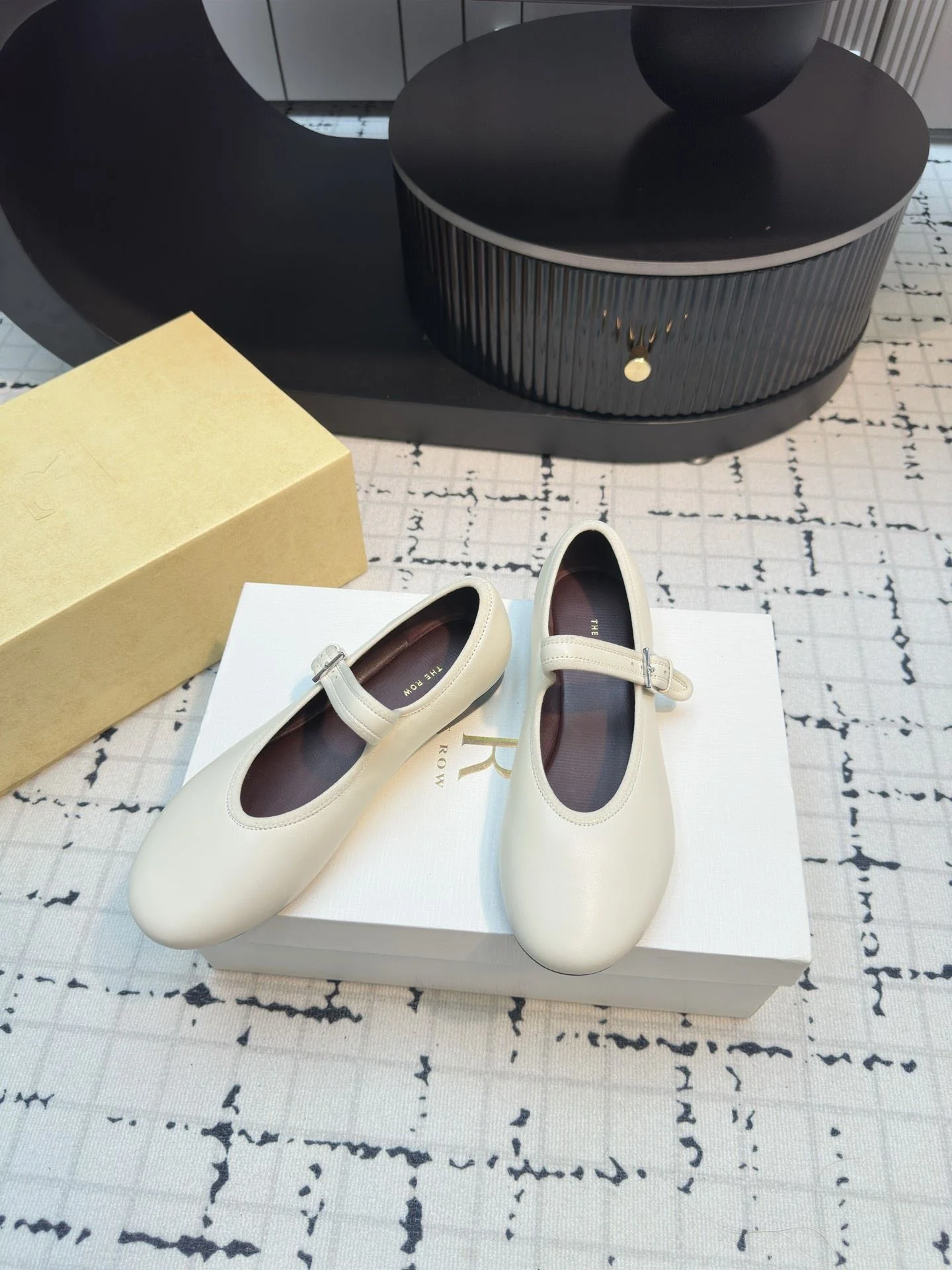 WellDesigned The Row Shoes 7179