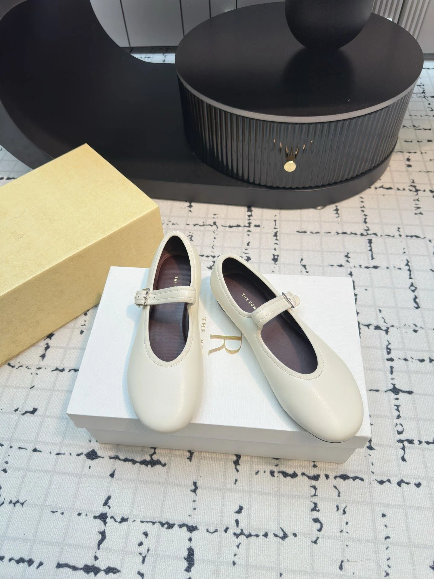 WellDesigned The Row Shoes 7179