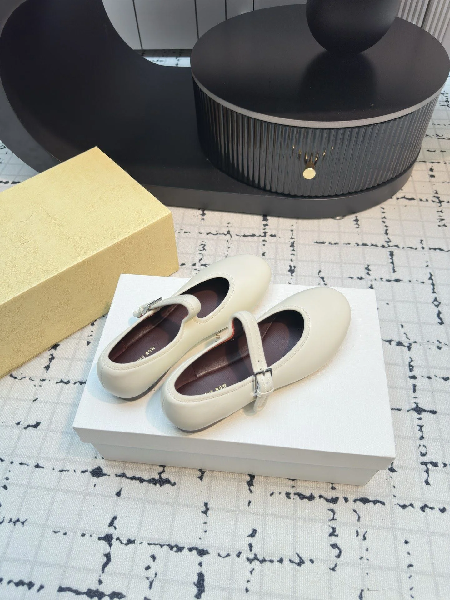 WellDesigned The Row Shoes 7179