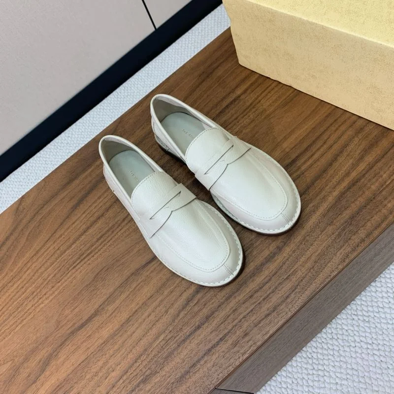 UrbanStyle The Row Shoes 11160