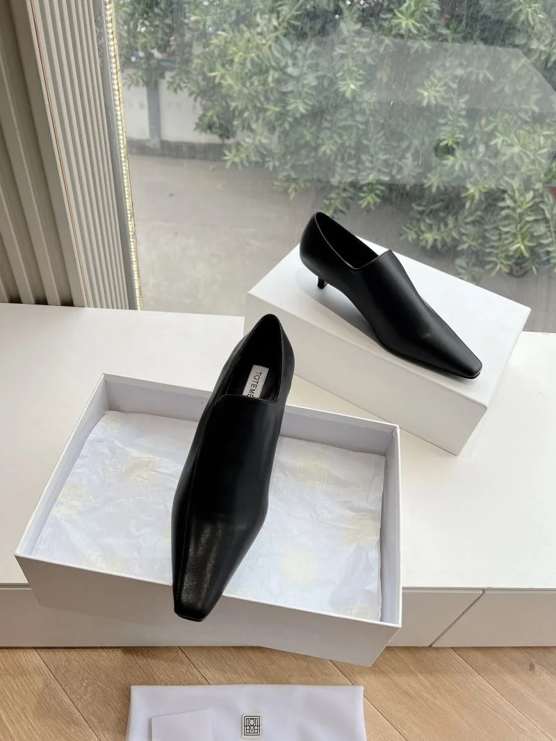 The Row Shoes UrbanStyle 8812