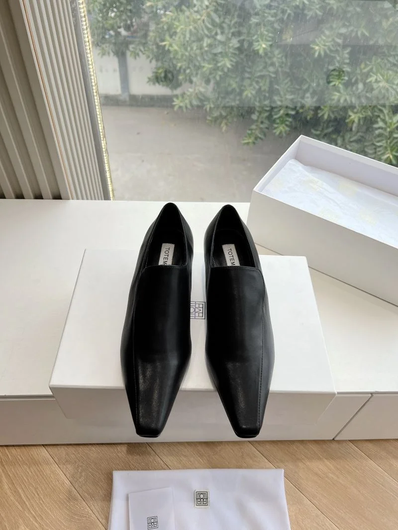 The Row Shoes UrbanStyle 8812