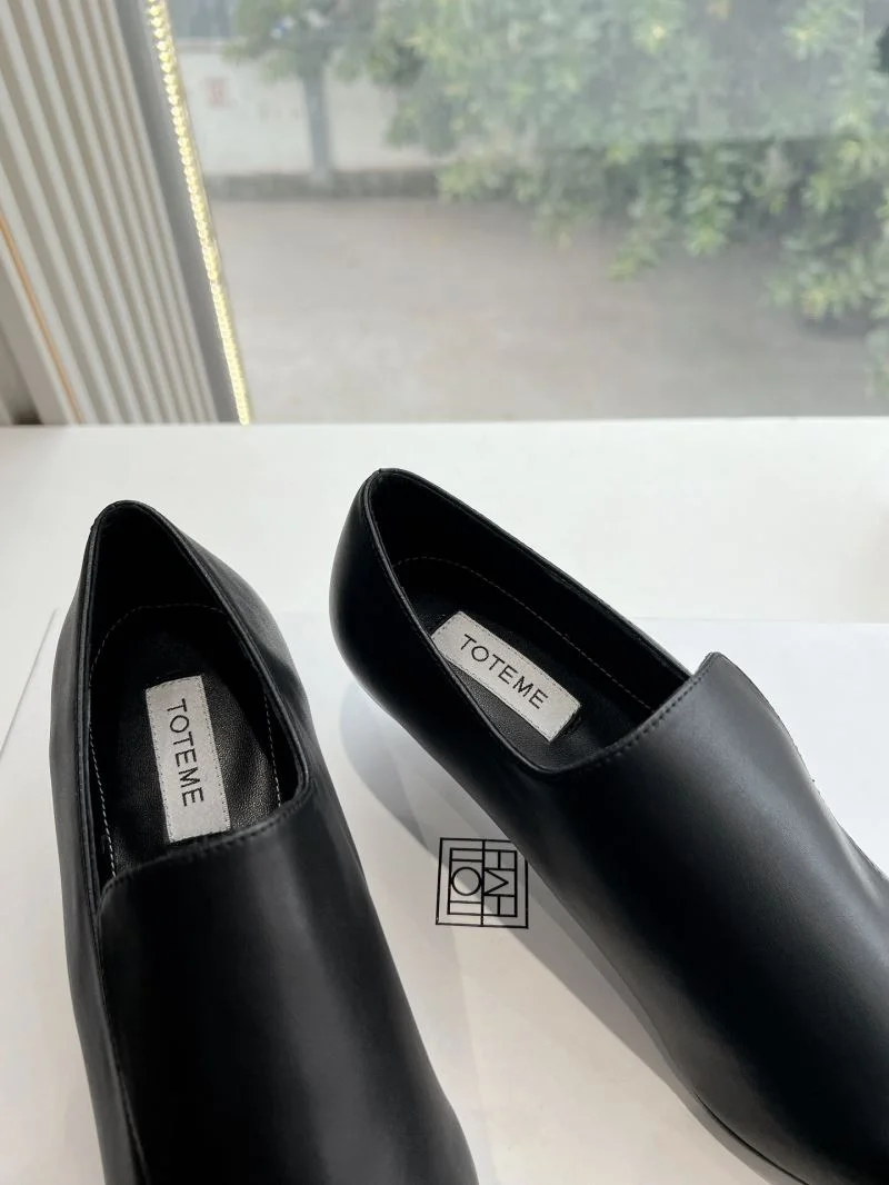 The Row Shoes UrbanStyle 8812