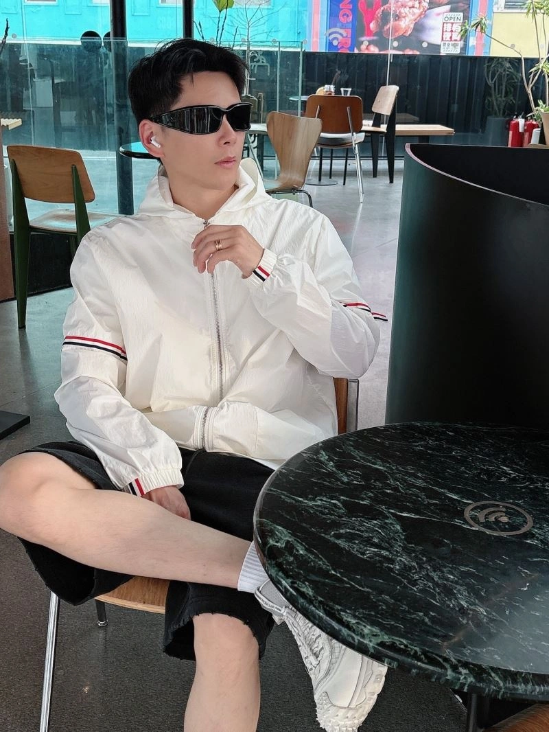 Fashionable Thom Browne Sunscreen Jacket 173546
