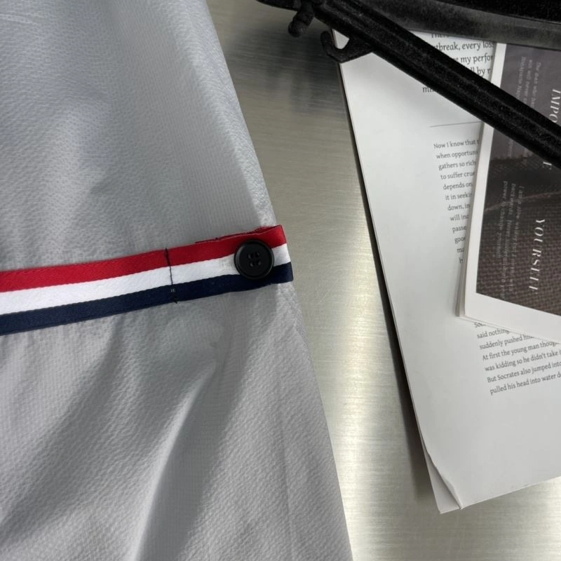 Snug Thom Browne Sunscreen Jacket 173537