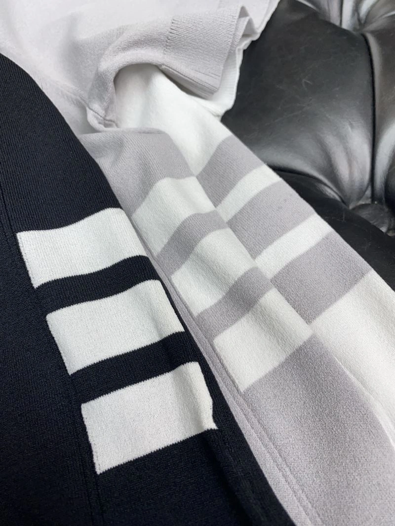 Thom Browne T-Shirts Sleek 173655