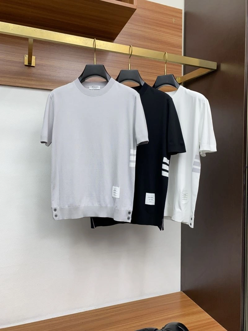 Thom Browne T-Shirts Sleek 173655