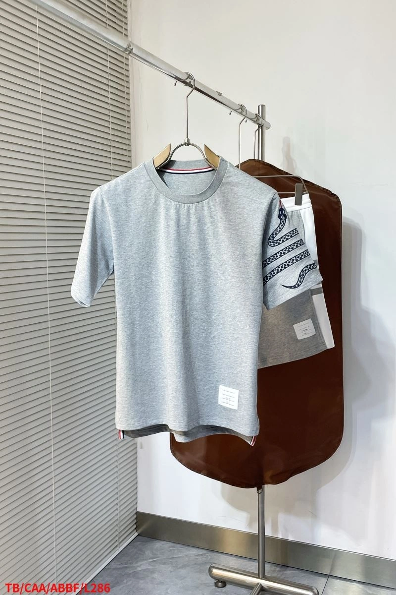 Thom Browne T-Shirts Elegant 173598