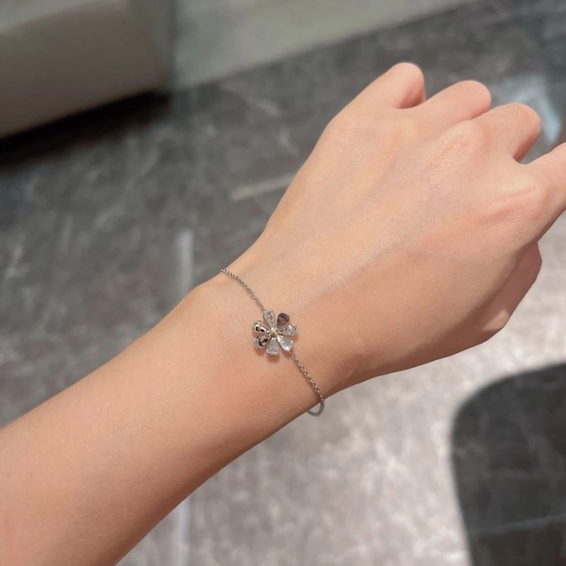 Compact Tiffany Bracelets 253976