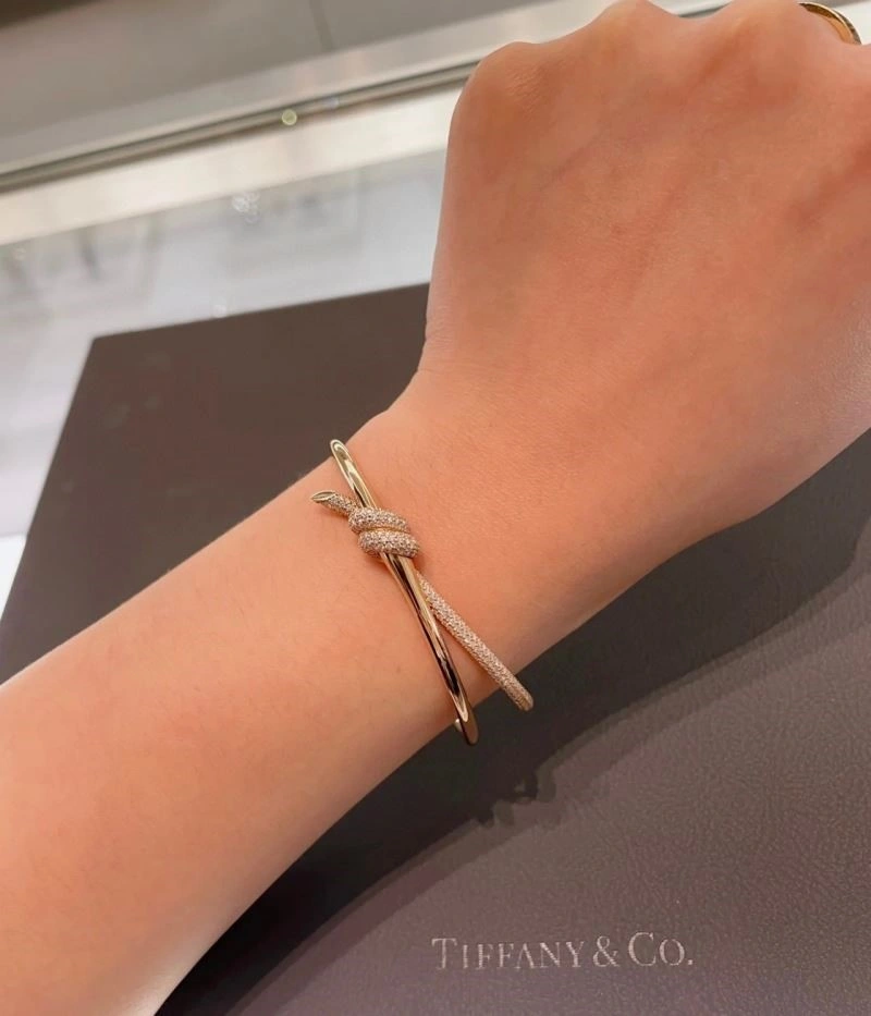 Snug Tiffany Bracelets 253244