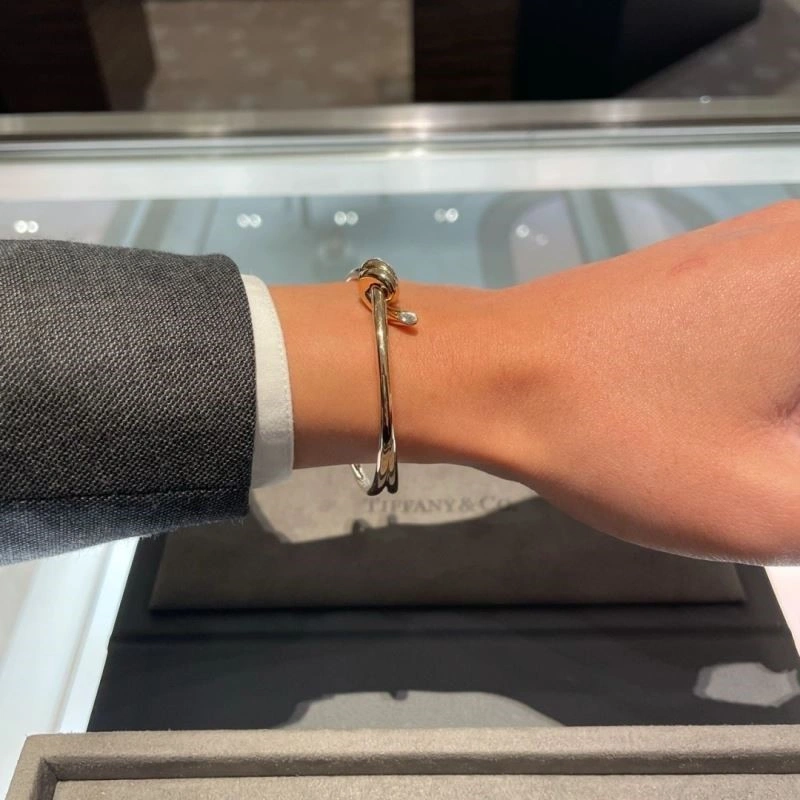 Compact Tiffany Bracelets 252751