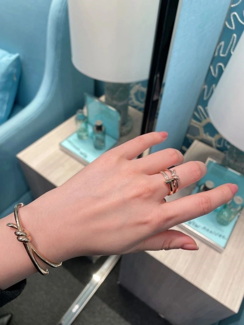 Compact Tiffany Bracelets 252751