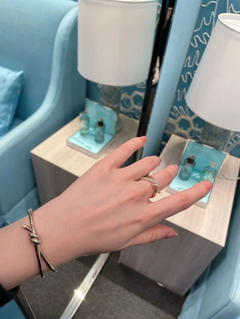 Compact Tiffany Bracelets 252751