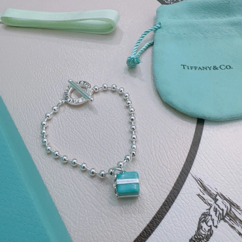Compact Tiffany Bracelets 252476