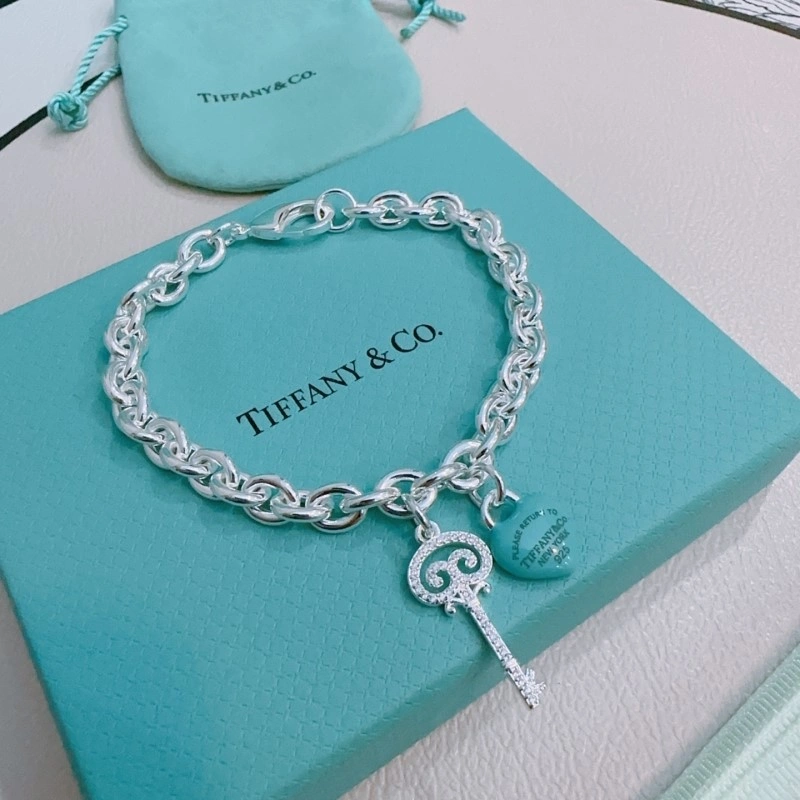 Versatile Tiffany Bracelets 252357