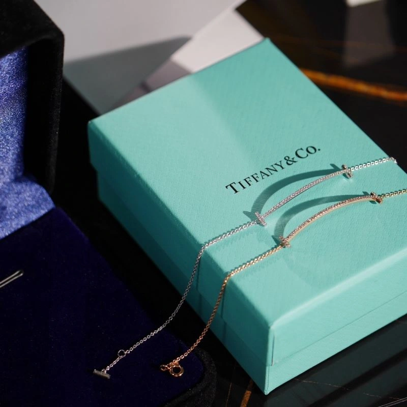 Cozy Tiffany Earrings 253868