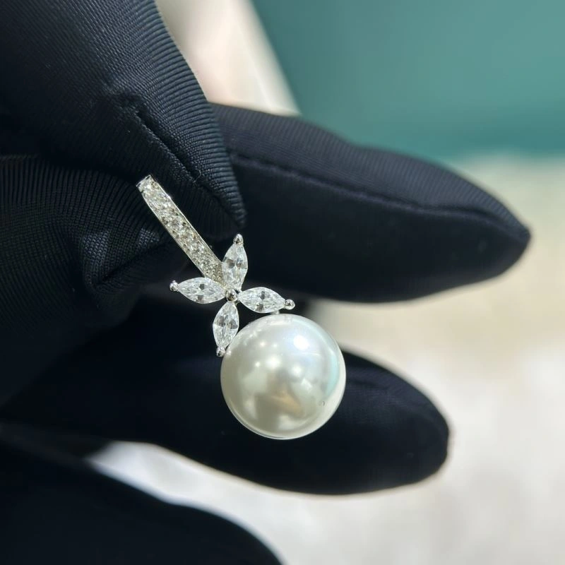 Sleek Tiffany Earrings 253795