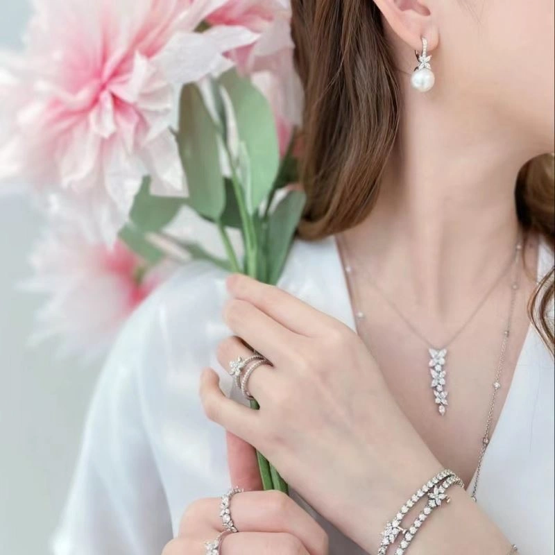 Sleek Tiffany Earrings 253795